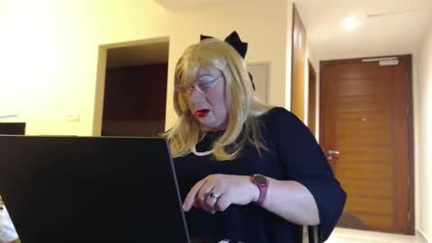 My name is Sissy or more fully Suzanna Aprilia Maria Mariquita Catarina Chinita Banci. Soy una puta - que chimba ladybug online show from 05.08.26