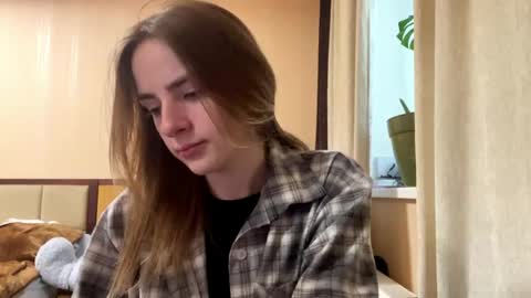 Snapshot of suzannetigerino chatting on 04.20.26 Emila online show from 04.20.26