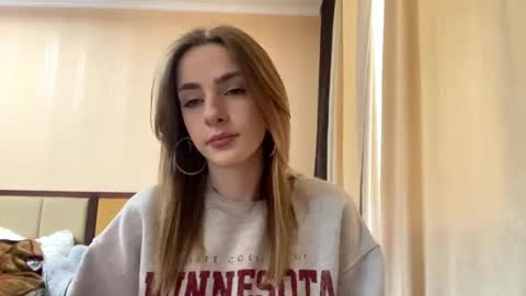 Snapshot of suzannetigerino chatting on 04.23.26 Emila online show from 04.23.26
