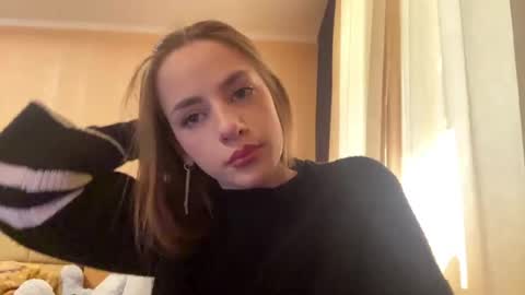 Snapshot of suzannetigerino chatting on 05.15.26 Emila online show from 05.15.26