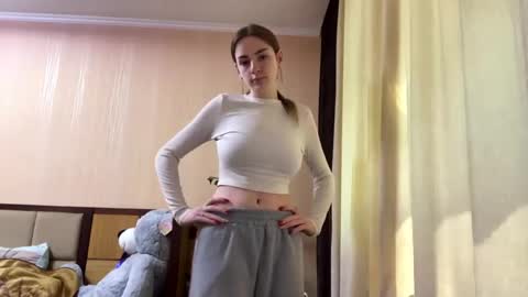 Snapshot of suzannetigerino chatting on 05.16.26 Emila online show from 05.16.26