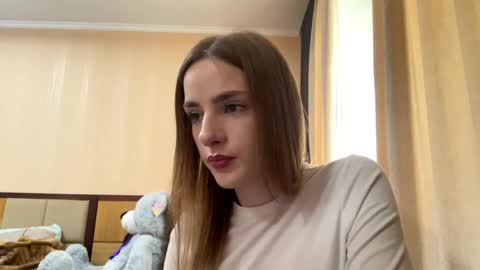 Snapshot of suzannetigerino chatting on 05.20.26 Emila online show from 05.20.26