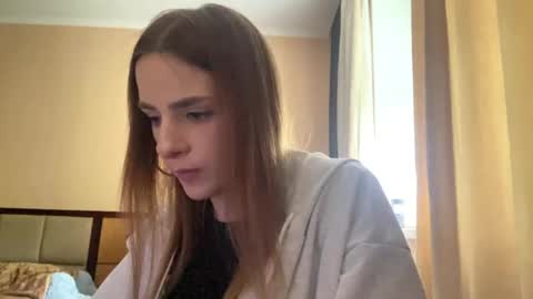 Snapshot of suzannetigerino chatting on 05.22.26 Emila online show from 05.22.26