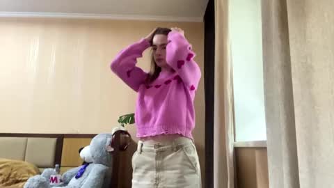 Snapshot of suzannetigerino chatting on 05.27.26 Emila online show from 05.27.26