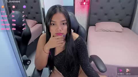 S U Z E T  online show from 11.24.25