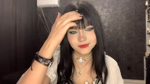 EmilySuonn online show from 04.22.26