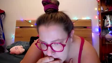 suzie stardust online show from 02.21.26