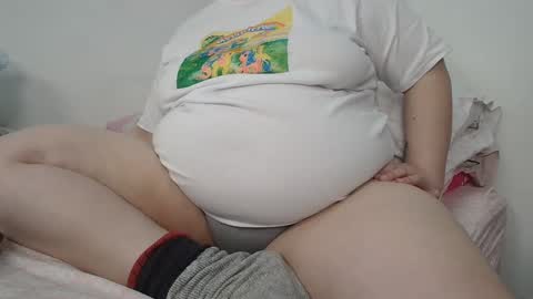 Snapshot of suzyitsstunning23 chatting on 12.24.24 suzy online show from 12.24.24