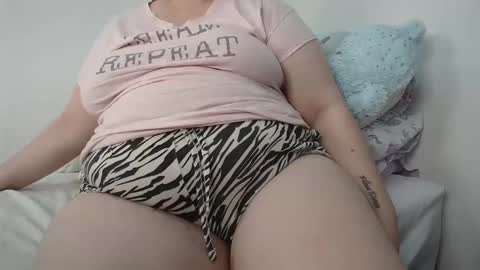 Snapshot of suzyitsstunning23 chatting on 01.17.25 suzy online show from 01.17.25