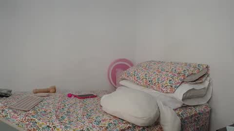 Snapshot of suzyitsstunning23 chatting on 02.10.25 suzy online show from 02.10.25