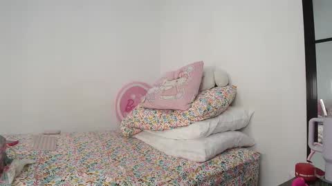 Snapshot of suzyitsstunning23 chatting on 02.13.25 suzy online show from 02.13.25