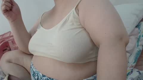 Snapshot of suzyitsstunning23 chatting on 10.04.25 suzy online show from 10.04.25