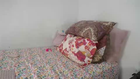 Snapshot of suzyitsstunning23 chatting on 10.19.25 suzy online show from 10.19.25