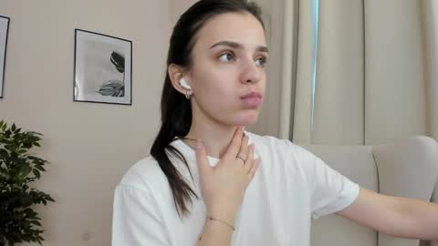 Suzy  next stream  Thursday Friday Saturday online show from 01.22.25