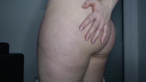 Snapshot of sweat_mia chatting on 02.19.25 sweat_mia online show from 02.19.25