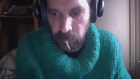 Snapshot of sweaterboy666 chatting on 02.14.25 sweaterboy666 online show from 02.14.25