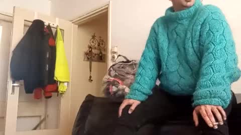 Snapshot of sweaterboy666 chatting on 10.01.25 sweaterboy666 online show from 10.01.25