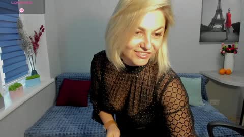 Snapshot of sweet___margaret chatting on 12.31.24 Margaret online show from 12.31.24