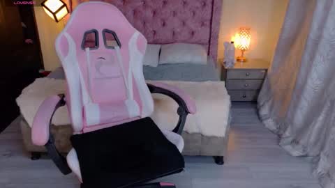 Snapshot of sweet__thang chatting on 10.03.25 sweet__thang online show from 10.03.25