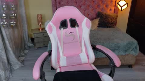 Snapshot of sweet__thang chatting on 10.22.25 sweet__thang online show from 10.22.25