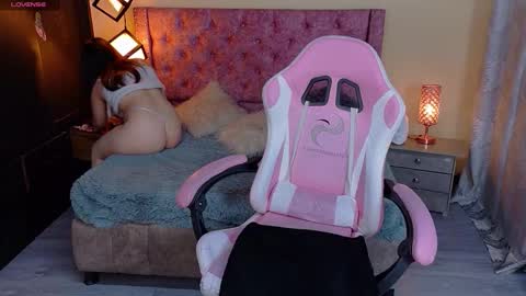 Snapshot of sweet__thang chatting on 10.25.25 sweet__thang online show from 10.25.25