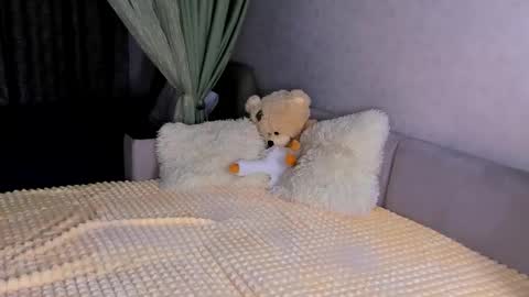 Snapshot of sweet_barbe chatting on 11.27.25 Alice online show from 11.27.25