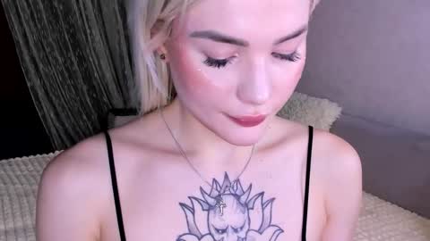 Snapshot of sweet_barbe chatting on 02.18.26 Alice online show from 02.18.26