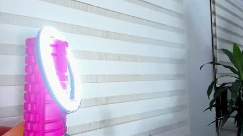 Snapshot of sweet_brunette88 chatting on 02.21.25 sweet_brunette88 online show from 02.21.25