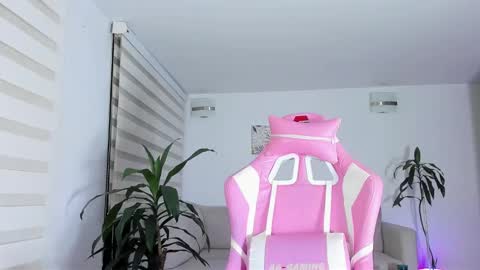 Snapshot of sweet_brunette88 chatting on 03.11.25 sweet_brunette88 online show from 03.11.25