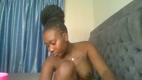 Snapshot of sweet_camila5 chatting on 11.02.25 Camila online show from 11.02.25