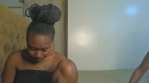 Snapshot of sweet_camila5 chatting on 11.10.25 Camila online show from 11.10.25