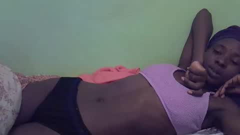 Snapshot of sweet_candie01 chatting on 11.07.25 sweet_candie01 online show from 11.07.25