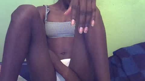 Snapshot of sweet_candie01 chatting on 11.11.25 sweet_candie01 online show from 11.11.25