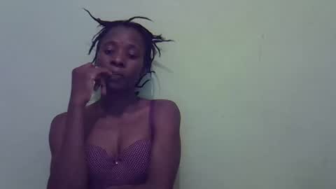 Snapshot of sweet_candie01 chatting on 11.21.25 sweet_candie01 online show from 11.21.25