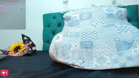 Snapshot of sweet_devil2 chatting on 03.08.25 kandy muller online show from 03.08.25