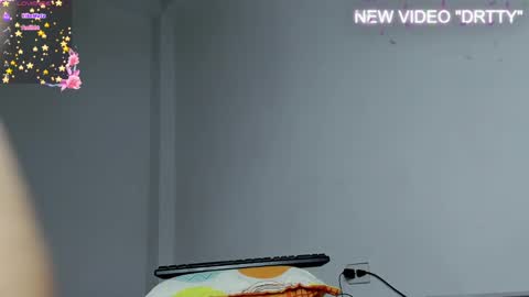 Snapshot of sweet_dty chatting on 02.05.25 ZAFIRO QUIROZ online show from 02.05.25