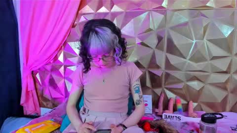  emmili  online show from 02.20.25