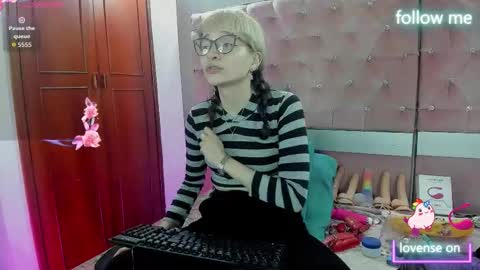  emmili  online show from 12.22.25