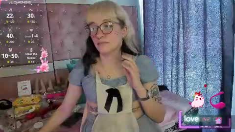 Snapshot of sweet_emmili chatting on 06.12.26 emmili online show from 06.12.26