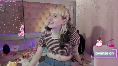 Snapshot of sweet_emmili chatting on 07.17.26 emmili online show from 07.17.26