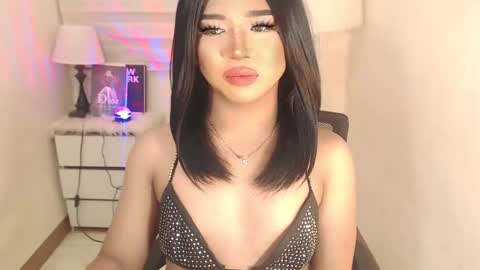 Snapshot of sweet_hoelly chatting on 02.12.25 Slutty Shannel online show from 02.12.25