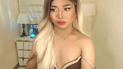 Snapshot of sweet_hoelly chatting on 02.16.25 Slutty Shannel online show from 02.16.25