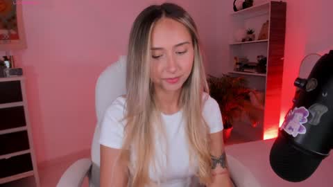 Snapshot of sweet_kalisa chatting on 01.27.25 Call me Kali online show from 01.27.25