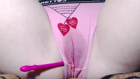 Snapshot of sweet_kitten25 chatting on 03.05.25 Kitten online show from 03.05.25