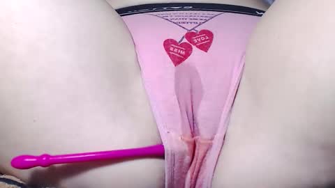 Snapshot of sweet_kitten25 chatting on 11.13.25 Kitten online show from 11.13.25