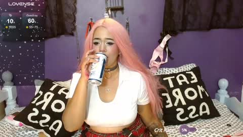 Snapshot of sweet_kitty66 chatting on 01.06.25 elizabeth grey online show from 01.06.25