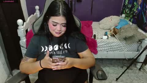 Snapshot of sweet_kitty66 chatting on 02.14.26 elizabeth grey online show from 02.14.26