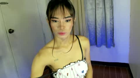 Snapshot of sweet_kyliexx chatting on 06.15.26 sweet_kyliexx online show from 06.15.26