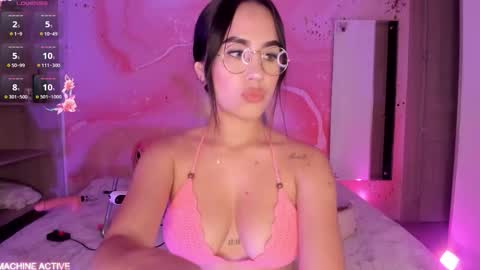 Snapshot of sweet_lemariee_ chatting on 11.25.25 Lemarie online show from 11.25.25