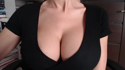 Jen online show from 10.21.25